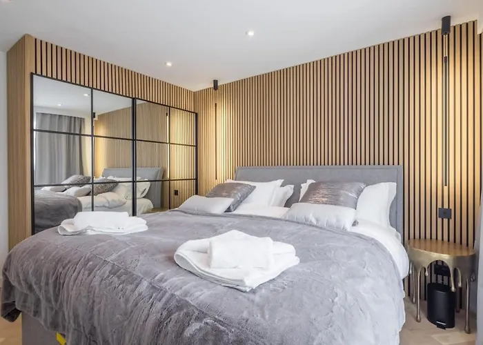 Luxury 2 Bedroom Apartment With Ac And Parking