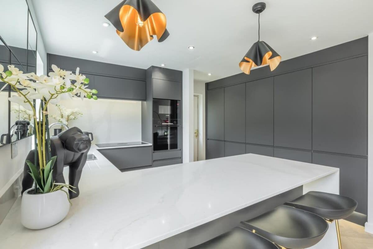 Luxury 2 Bedroom With Ac And Parking